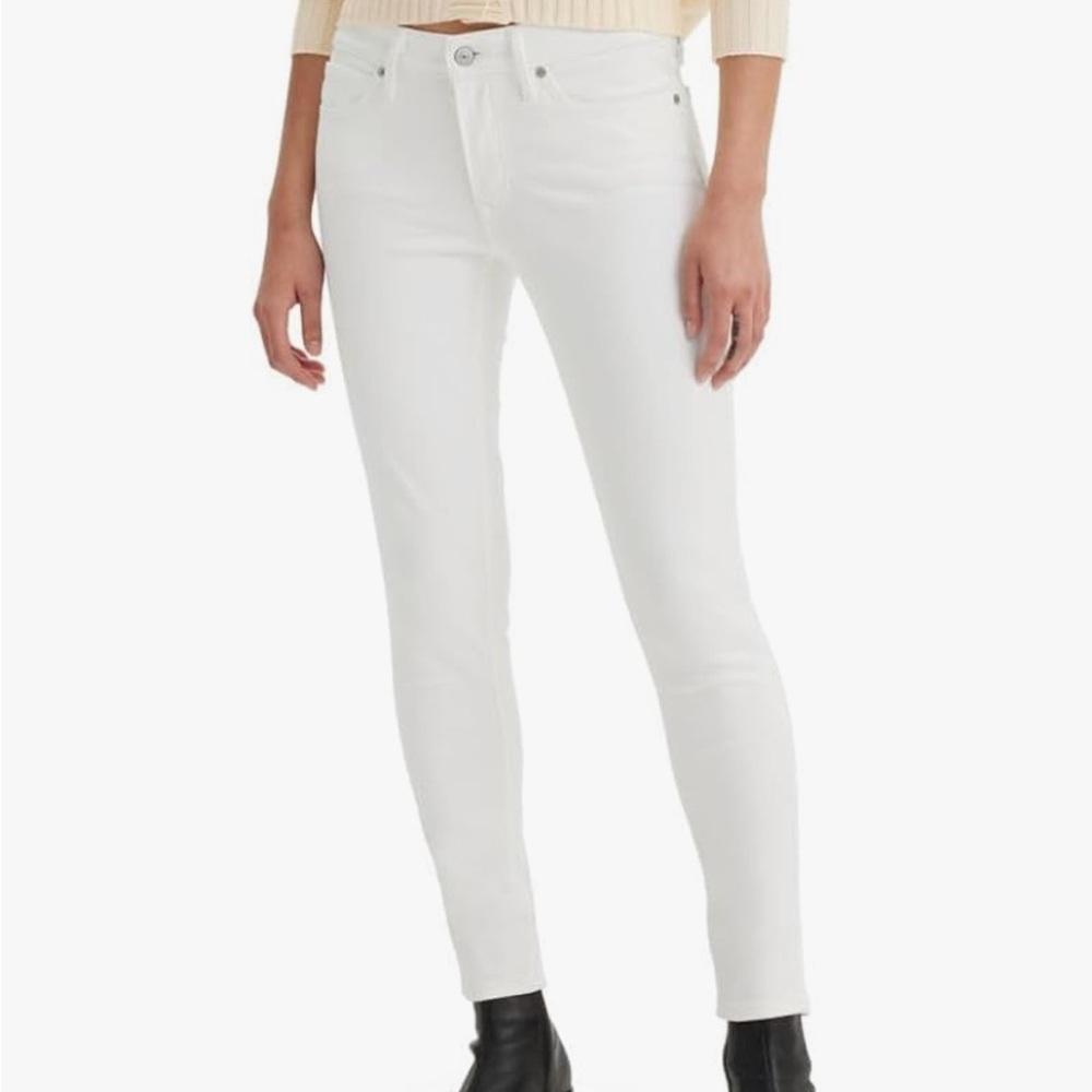 White Levi’s Skinny Jeans